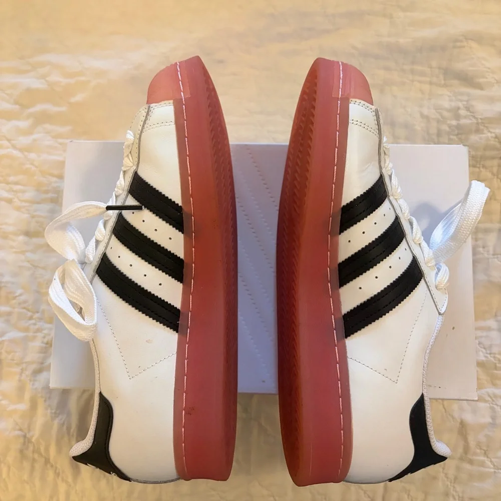 Adidas Superstar White and Black Shell Toe Purple Shock Women's Sneakers SZ9 - Picture 3 of 6